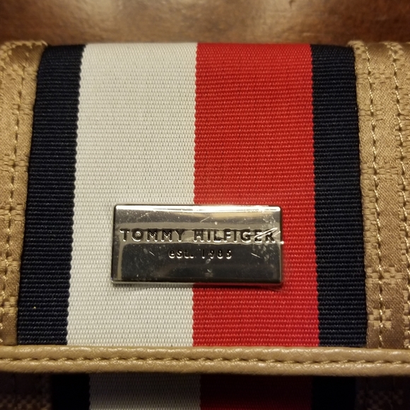 WOMEN'S TOMMY HILFIGER CLUTCH WALLET - Picture 2 of 5